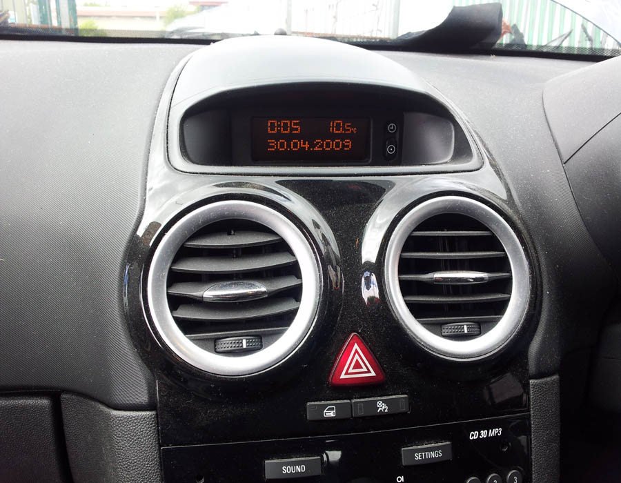 Vauxhall Corsa Design hazard-switch
